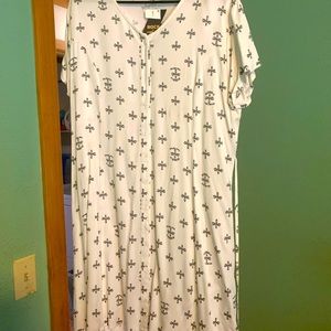 Fun ‘90s throwback dress. NWT